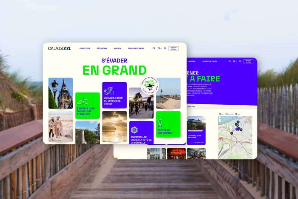 Vue du portail en ligne Calais XXL sur une tablette avec en arrière plan la plage de Sangatte.