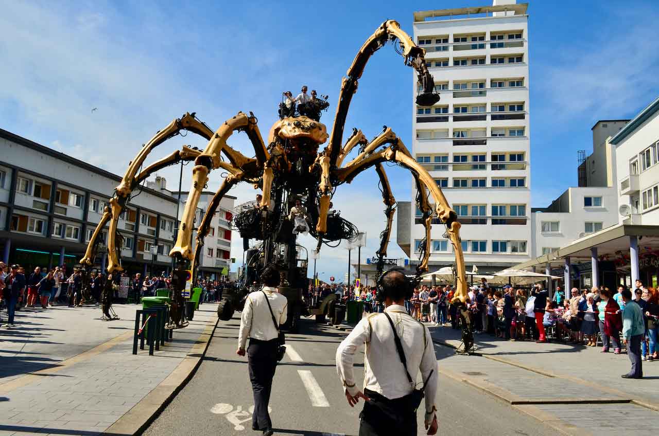 Calais Araignee Spectacle
