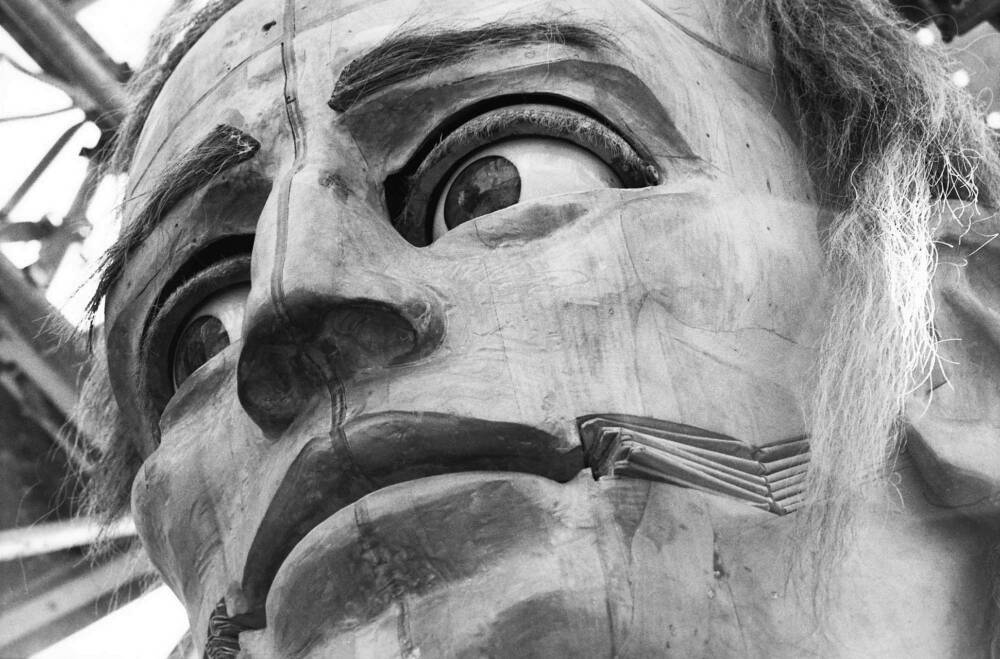 Le visage du Géant Tombé du Ciel, ouvre monumentale de Royal de Luxe.