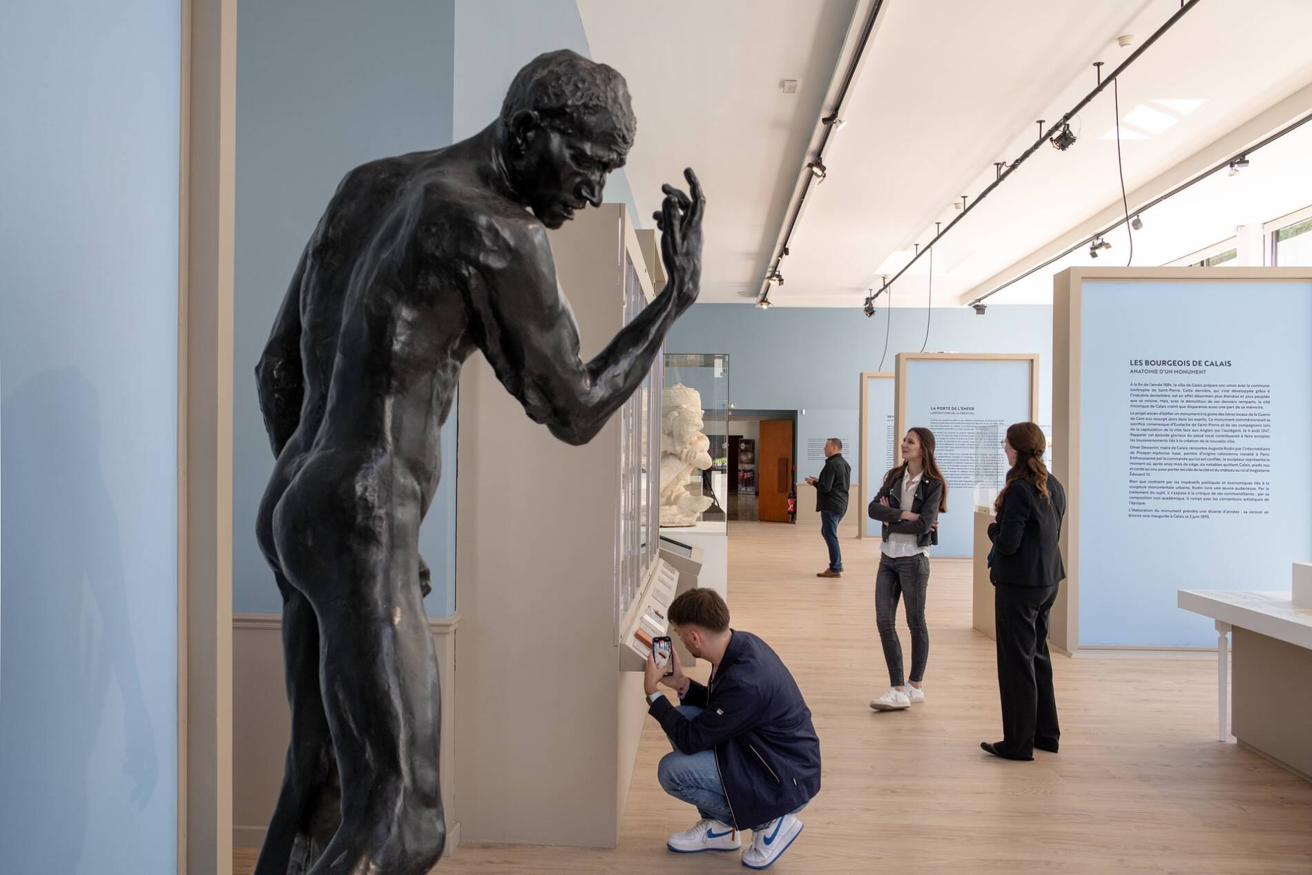 Visite de la Galerie Rodin du Musée des Beaux-Arts de Calais en compagnie de Sophie Henwood.