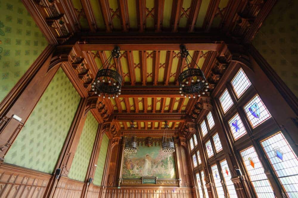 Salle des mariages de l'Hôtel de Ville de Calais au premier étage.