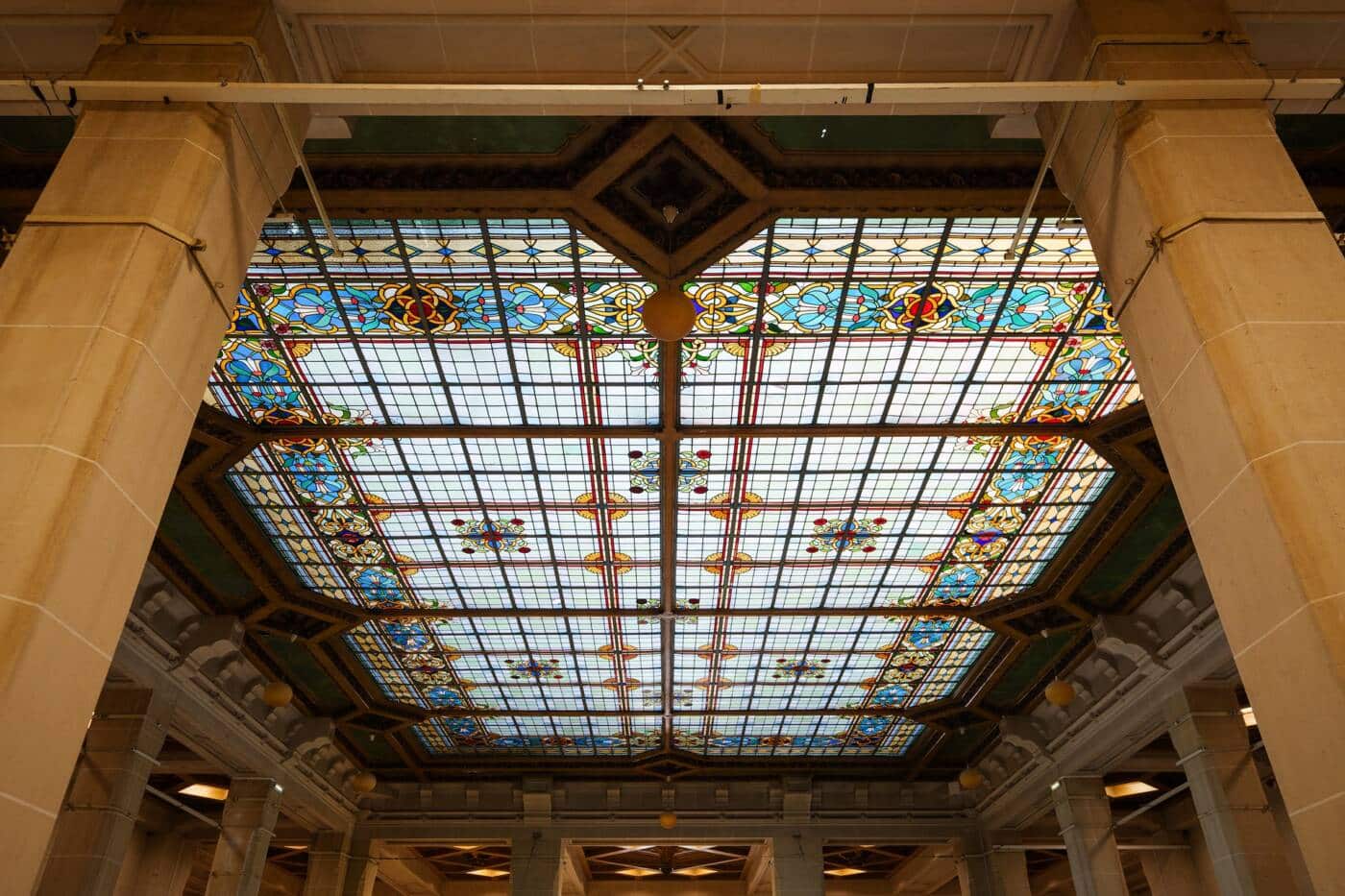 Verrière du Hall d'accueil de l'Hôtel de Ville de Calais.