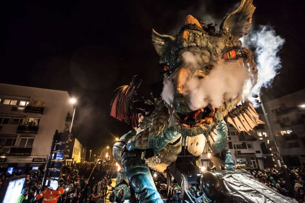 Le Dragon de Calais, opéra urbain Le Dragon de Calais lors du spectacle de La machine en 2019.