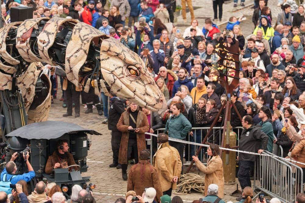 Le Varan prend un bain de foule à Calais