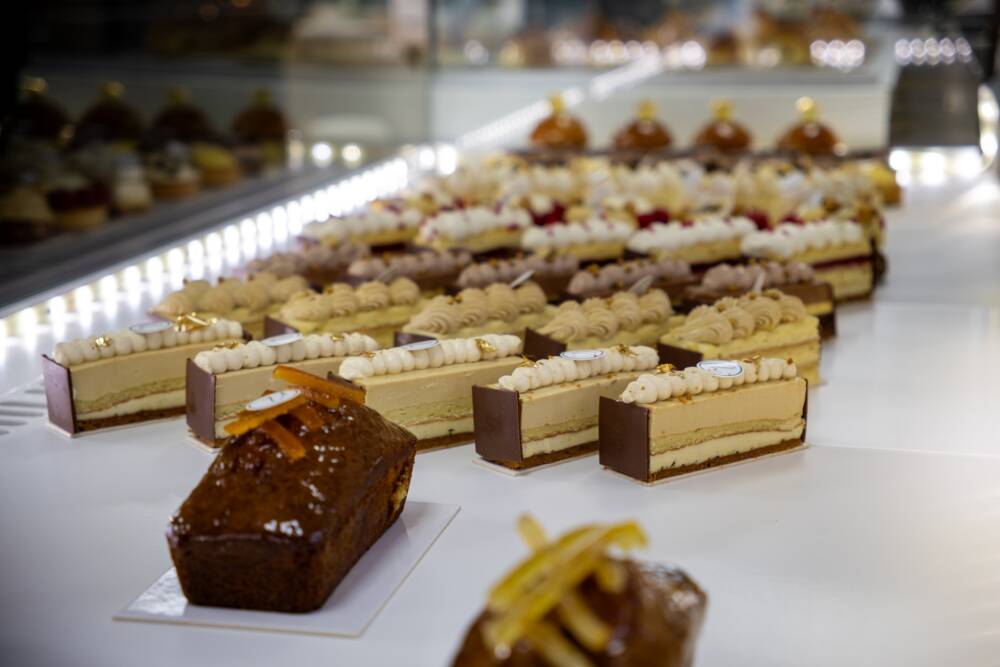 Les vitrines de la pâtisserie Maxime à Calais