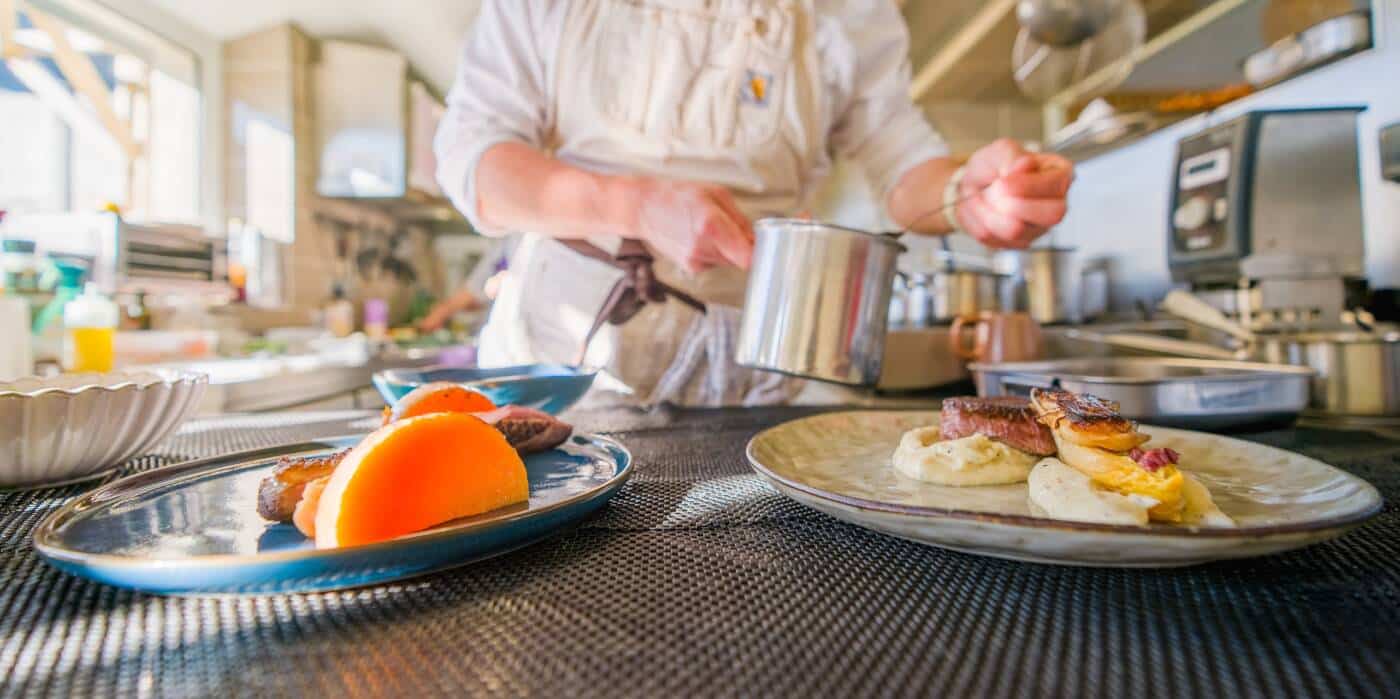 Vue d'ensemble sur une table du restaurant La Tablée