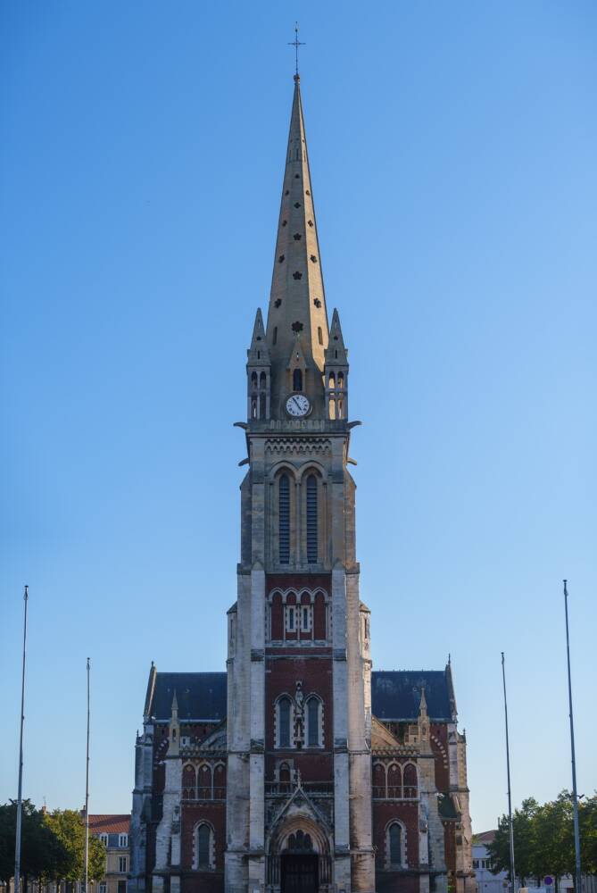 Photo de l'église Saint-Pierre de Calais située sur la Place Crèvecoeur
