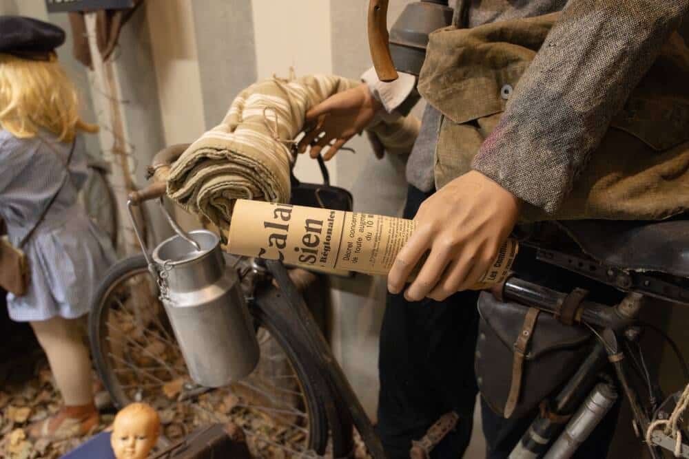 Collection of period objects gathered and displayed at the Calais Memorial Museum