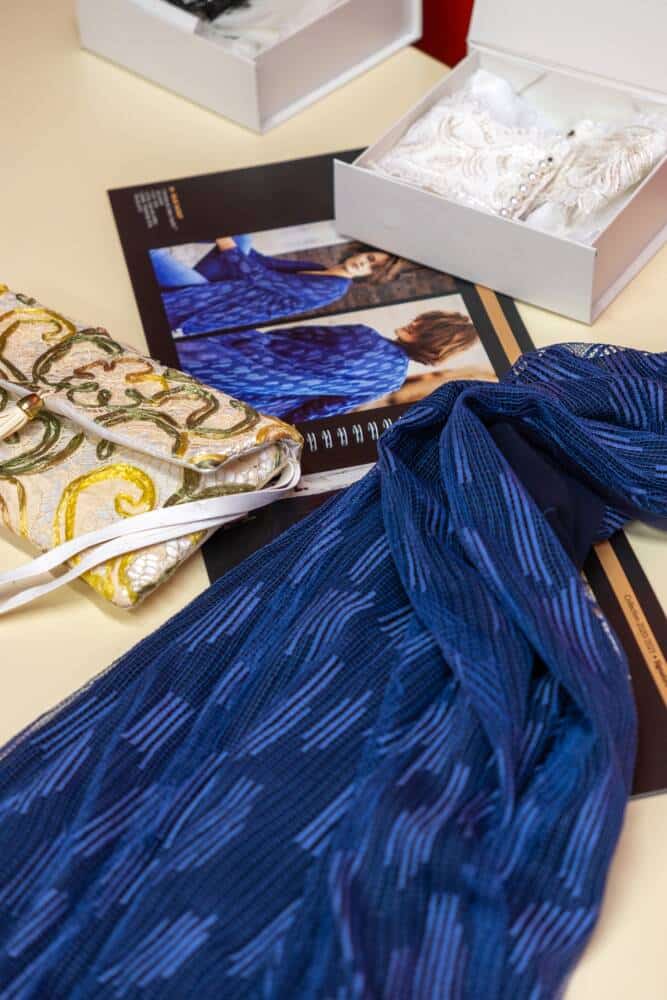 Accessoireset gemaakt van Calais-kant van Signature F.