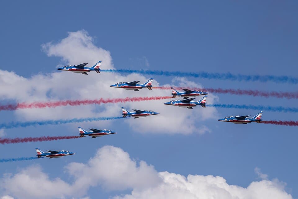 Croisement de la Patrouille de France lors du meeting de France 2019.