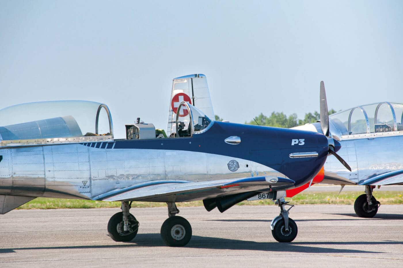 Deux Pilatus P-3 à l'aéroport de Calais - Marck.