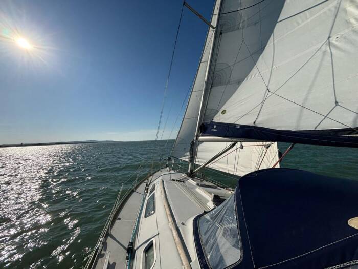 Yacht avec vue en mer