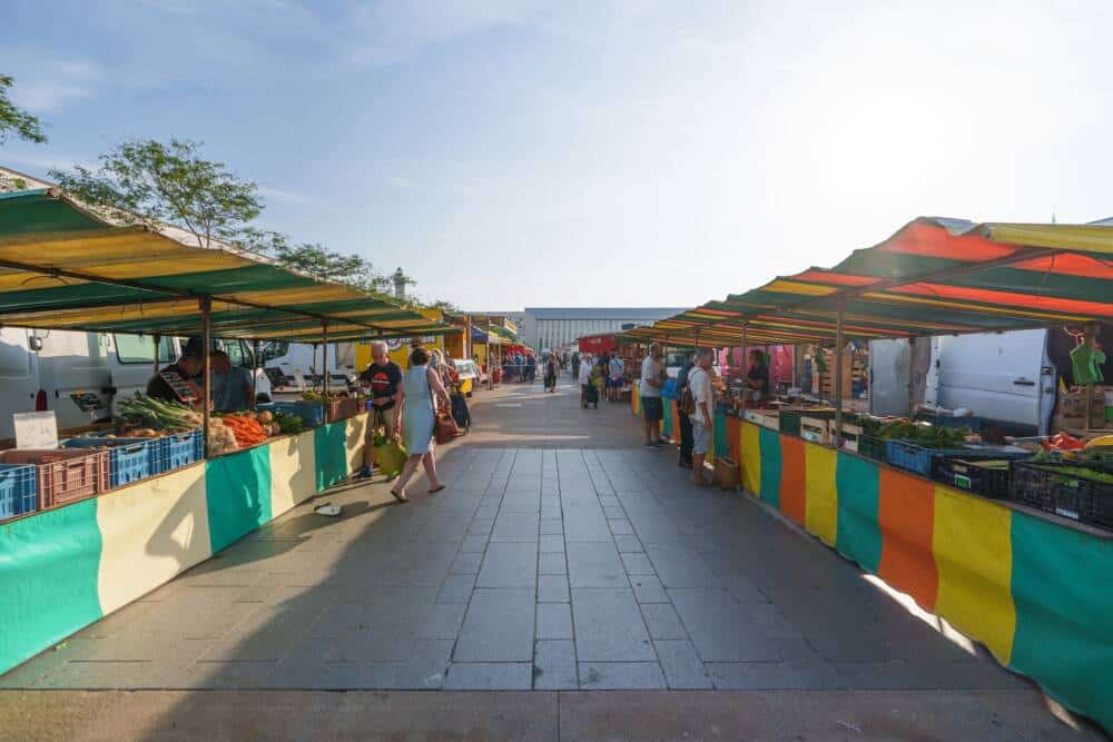 Marché Place d'Armes à Calais