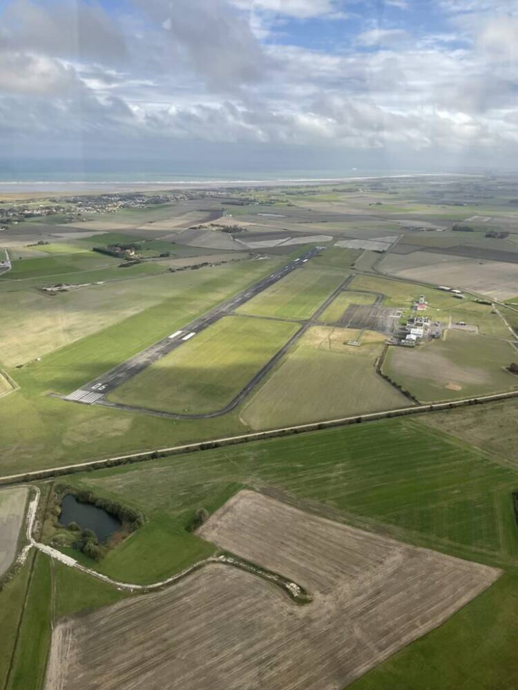 vue-aerienne-aeroport-calais-marck-edeis