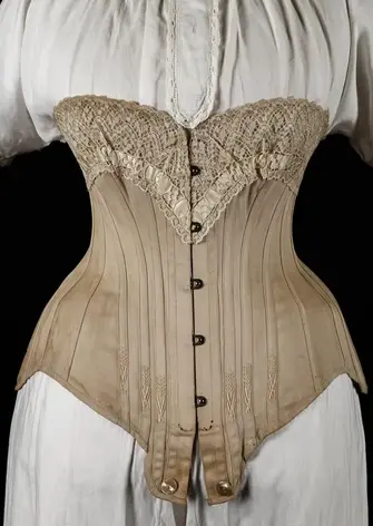 csm_Musée-Cité-Dentelle-Mode-Calais-Collection-Lingerie-Corset_df7de9d801