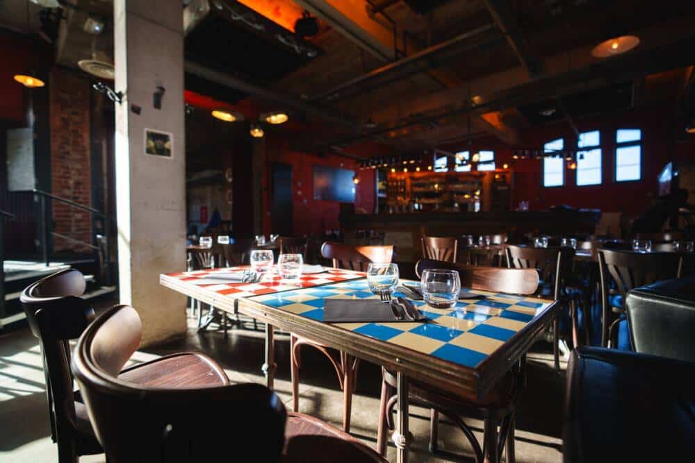 La salle de restaurant du Bistrot du Channel