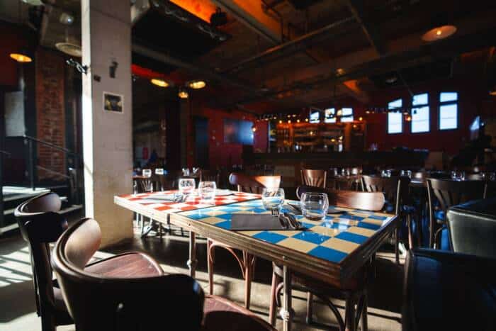 La salle de restaurant du Bistrot du Channel