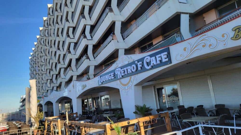 facade-lounge-retro-f-cafe